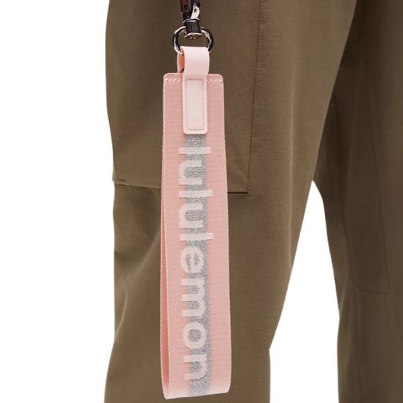 Never Lost Keychain NWOT Pink & Silver - Picture 2 of 2